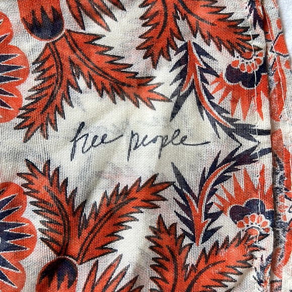 FREE PEOPLE brand BAG. shoulder bag. Thin patterned fabric. No closure. - Picture 5 of 10